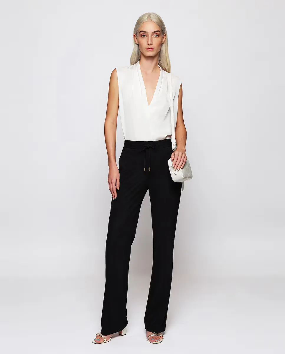 Женские джоггеры стрейч из технической ткани черного цвета Mirto, черный
Женские джоггеры стрейч из технической ткани черного цвета Mirto, черный