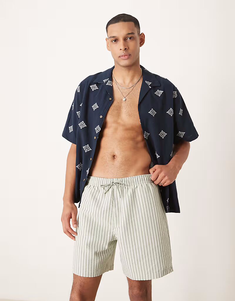 Плавки-шорты Abercrombie & Fitch длиной 7 дюймов со шнурком оливкового цвета
Плавки-шорты Abercrombie & Fitch длиной 7 дюймов со шнурком оливкового цвета