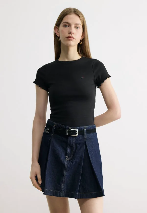 Облегающая базовая футболка с каймой в виде салатового листа Tommy Jeans, Black, Зеленый, Облегающая базовая футболка с каймой в виде салатового листа Tommy Jeans, Black
Облегающая базовая футболка с каймой в виде салатового листа Tommy Jeans, Black, Зеленый, Облегающая базовая футболка с каймой в виде салатового листа Tommy Jeans, Black