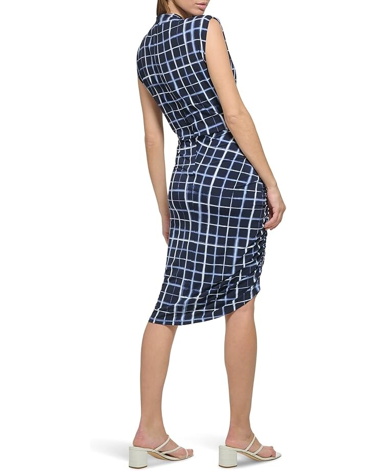 Платье Calvin Klein Printed Sleeve Less Ruched Dress, цвет Twilight Multi
Платье Calvin Klein Printed Sleeve Less Ruched Dress, цвет Twilight Multi