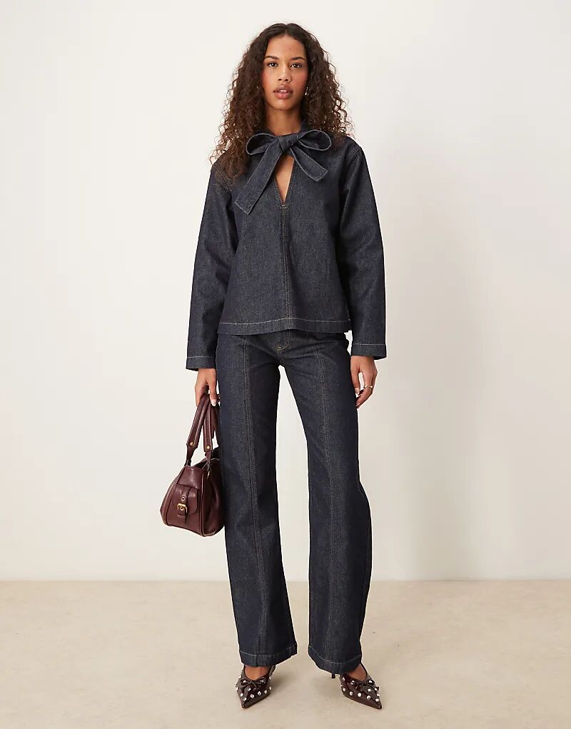 Расклешенные джинсы с деталями двойной иглы в стирке с полосканием ASOS DESIGN
Расклешенные джинсы с деталями двойной иглы в стирке с полосканием ASOS DESIGN