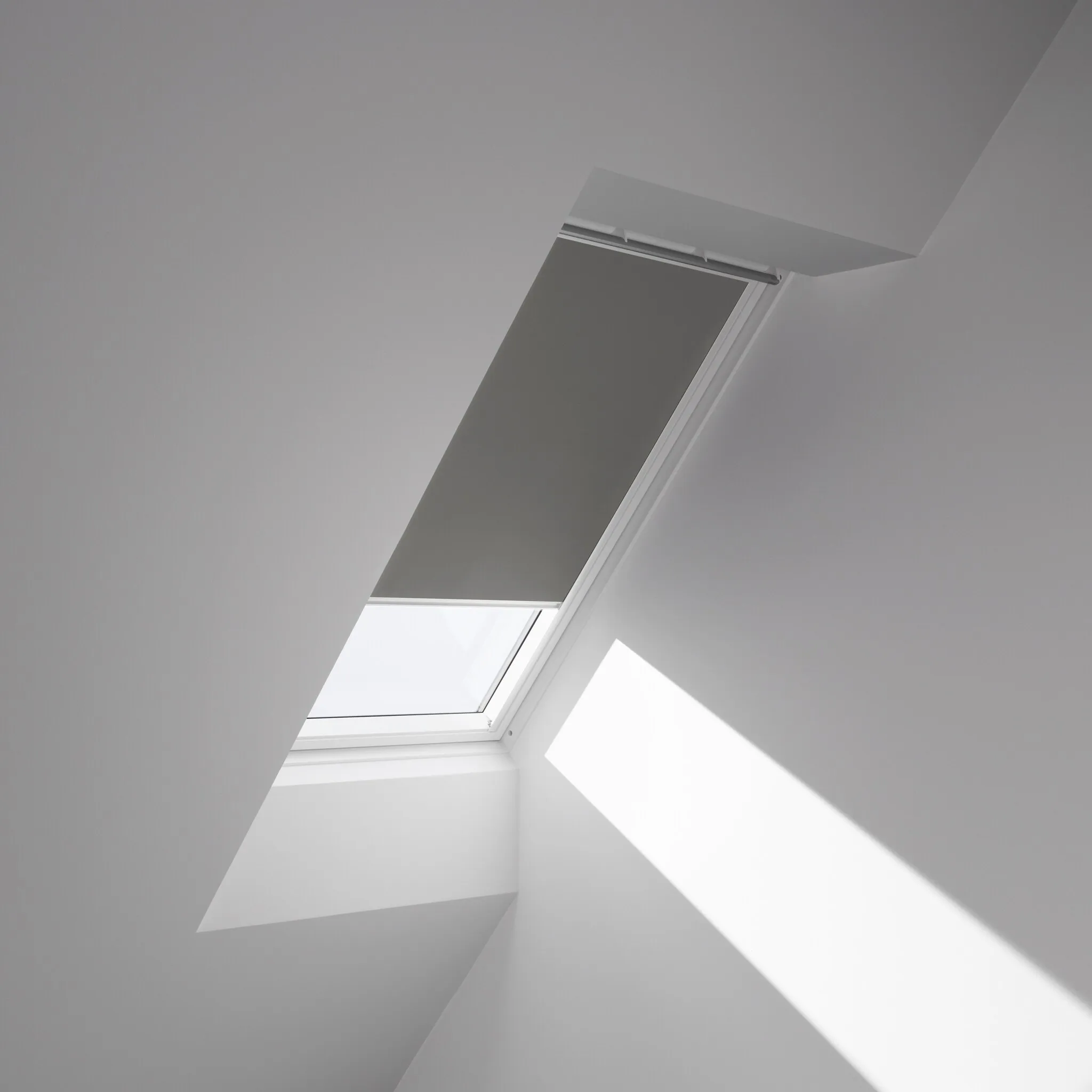 Затемняющие рулонные шторы VELUX «DKL FK08 0705SWL», затемнение, затемнение, без сверления, на направляющих, белые направляющие и ручка, цвет Grau + weiß
Затемняющие рулонные шторы VELUX «DKL FK08 0705SWL», затемнение, затемнение, без сверления, на направляющих, белые направляющие и ручка, цвет Grau + weiß