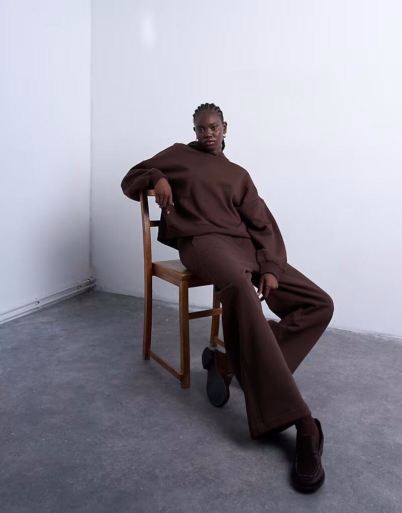 Премиальные утяжеленные спортивные брюки прямого кроя шоколадно-коричневого цвета Topshop
Премиальные утяжеленные спортивные брюки прямого кроя шоколадно-коричневого цвета Topshop