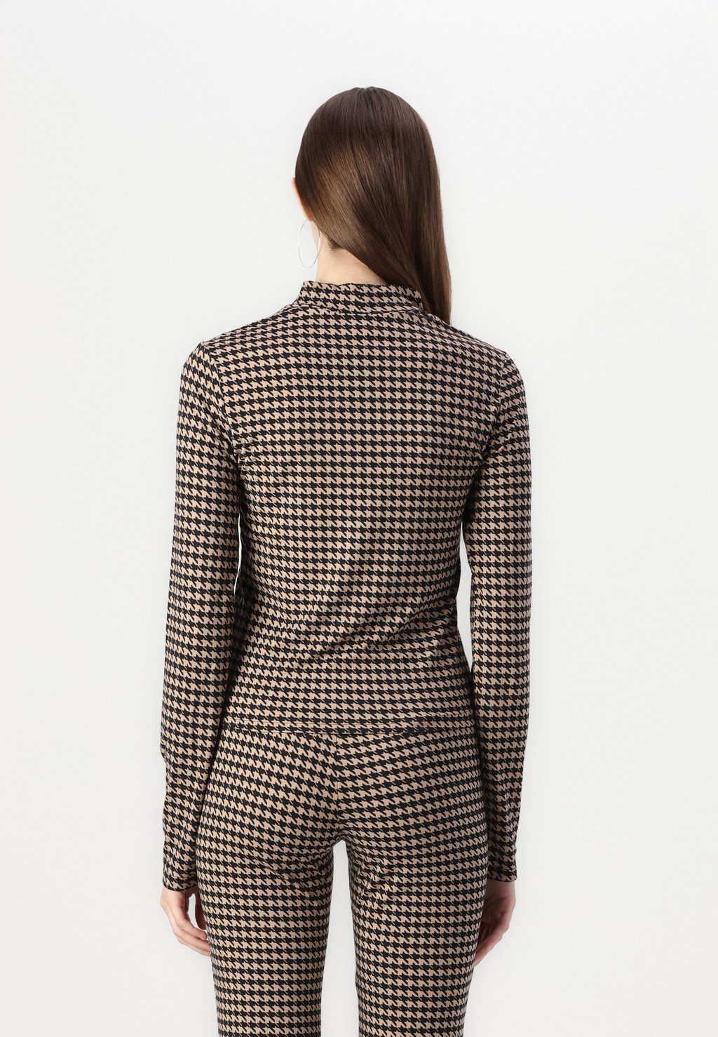 Топ с длинными рукавами NMEMILI DESTINY Noisy May, коричневый
Топ с длинными рукавами NMEMILI DESTINY Noisy May, коричневый