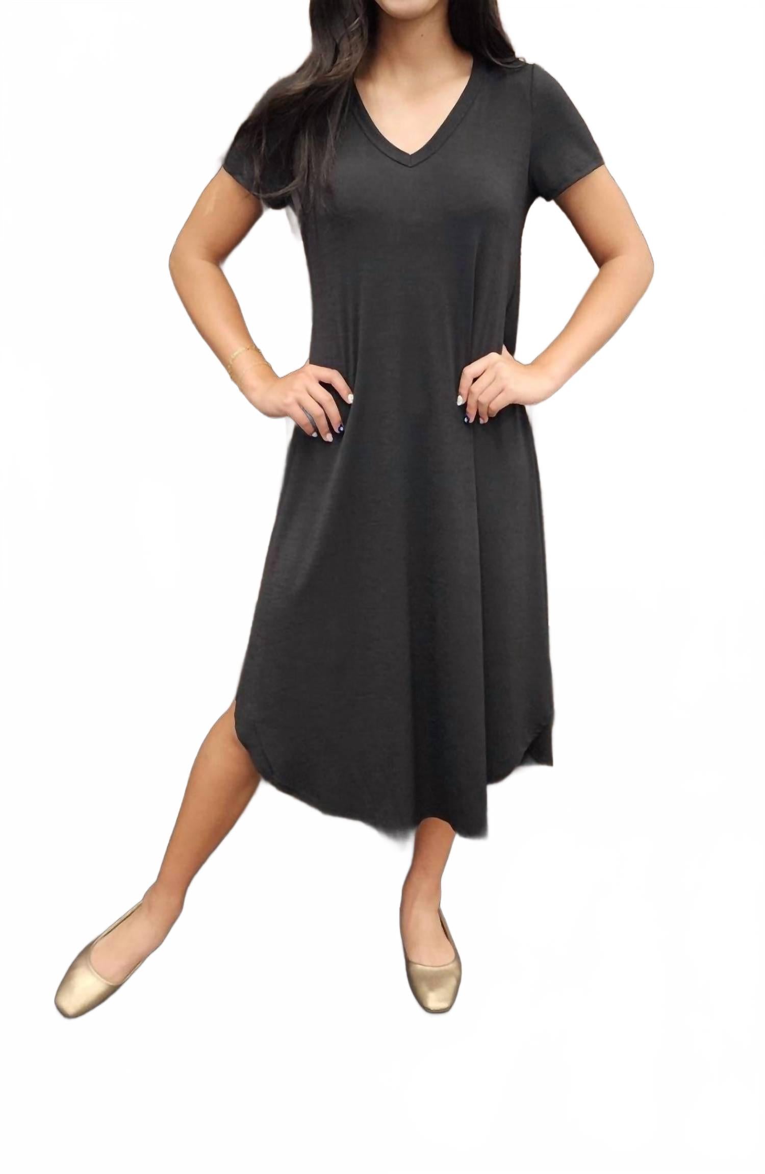 Черное миди-платье с короткими рукавами Dear Scarlett
Черное миди-платье с короткими рукавами Dear Scarlett