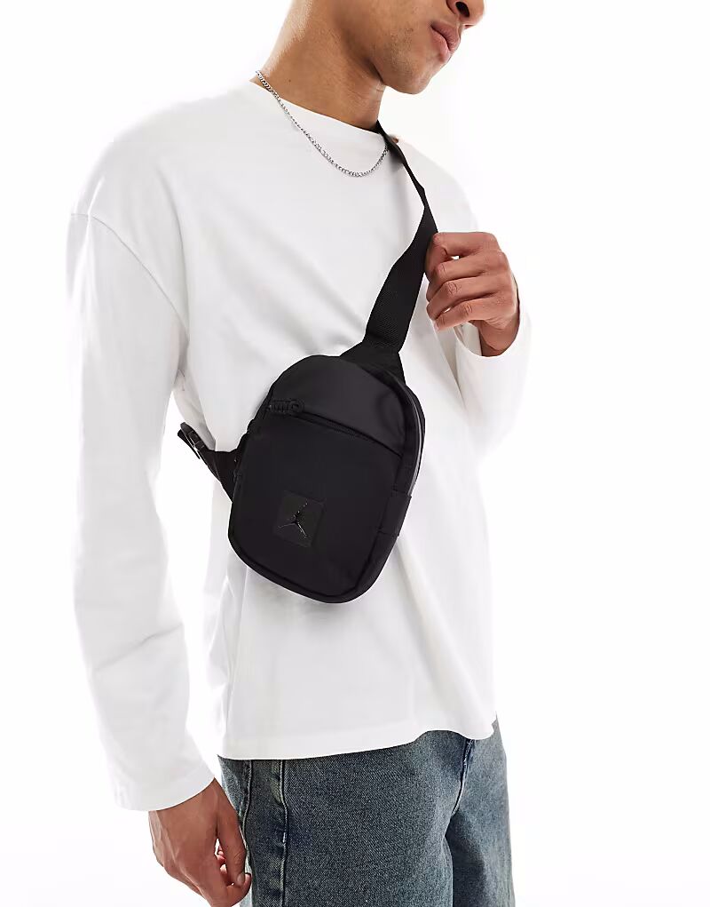 Jordan - Сумка через плечо/поясная сумка черного цвета
Jordan - Сумка через плечо/поясная сумка черного цвета
