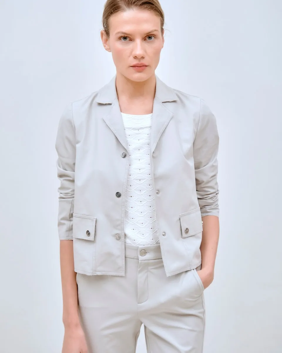 Женская куртка с воротником-стойкой и кнопками Lasserre, серый
Женская куртка с воротником-стойкой и кнопками Lasserre, серый