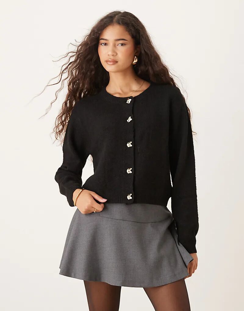 Кардиган Brave Soul с круглым вырезом и контрастными пуговицами черного цвета
Кардиган Brave Soul с круглым вырезом и контрастными пуговицами черного цвета