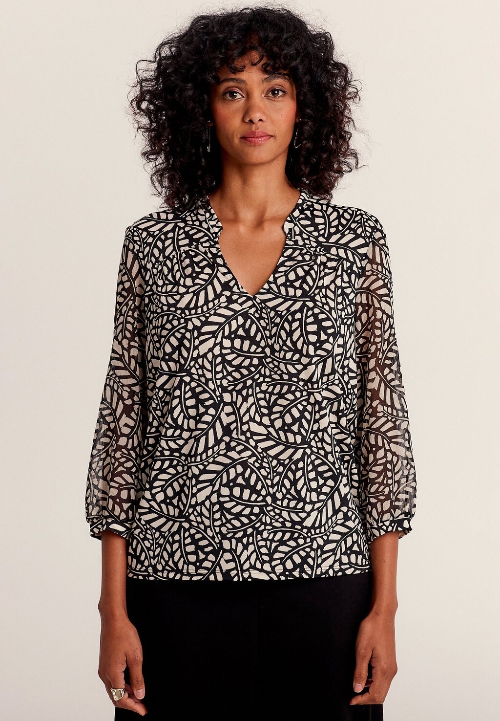 Блуза MIT 3/4-ÄRMELN Breal, черный
Блуза MIT 3/4-ÄRMELN Breal, черный