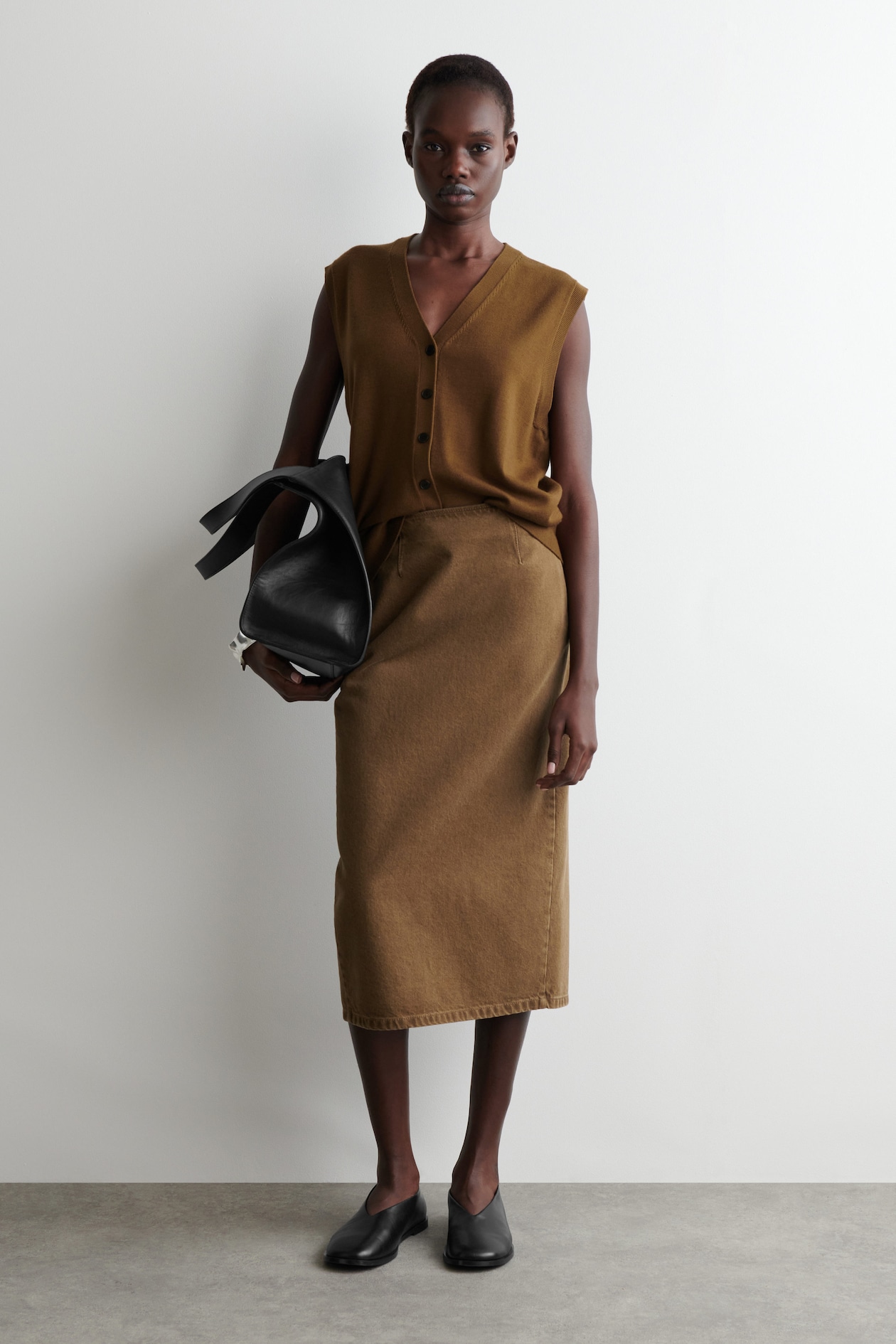 Джинсовая юбка-миди прямого кроя COS, коричневый
Джинсовая юбка-миди прямого кроя COS, коричневый