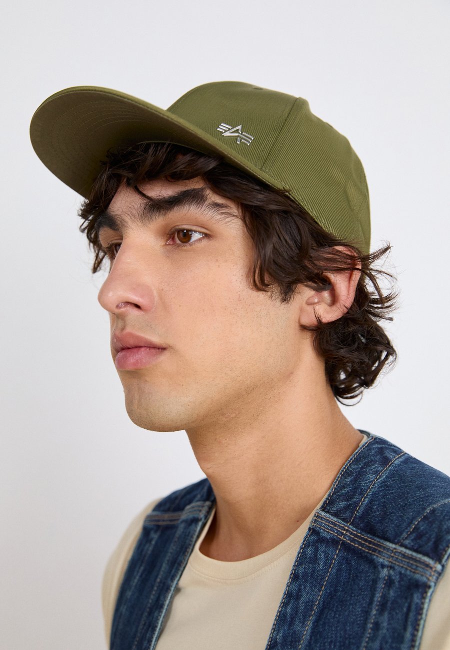 Бейсболка Alpha Industries LABEL UNISEX, Dark Olive/Olive
Бейсболка Alpha Industries LABEL UNISEX, Dark Olive/Olive