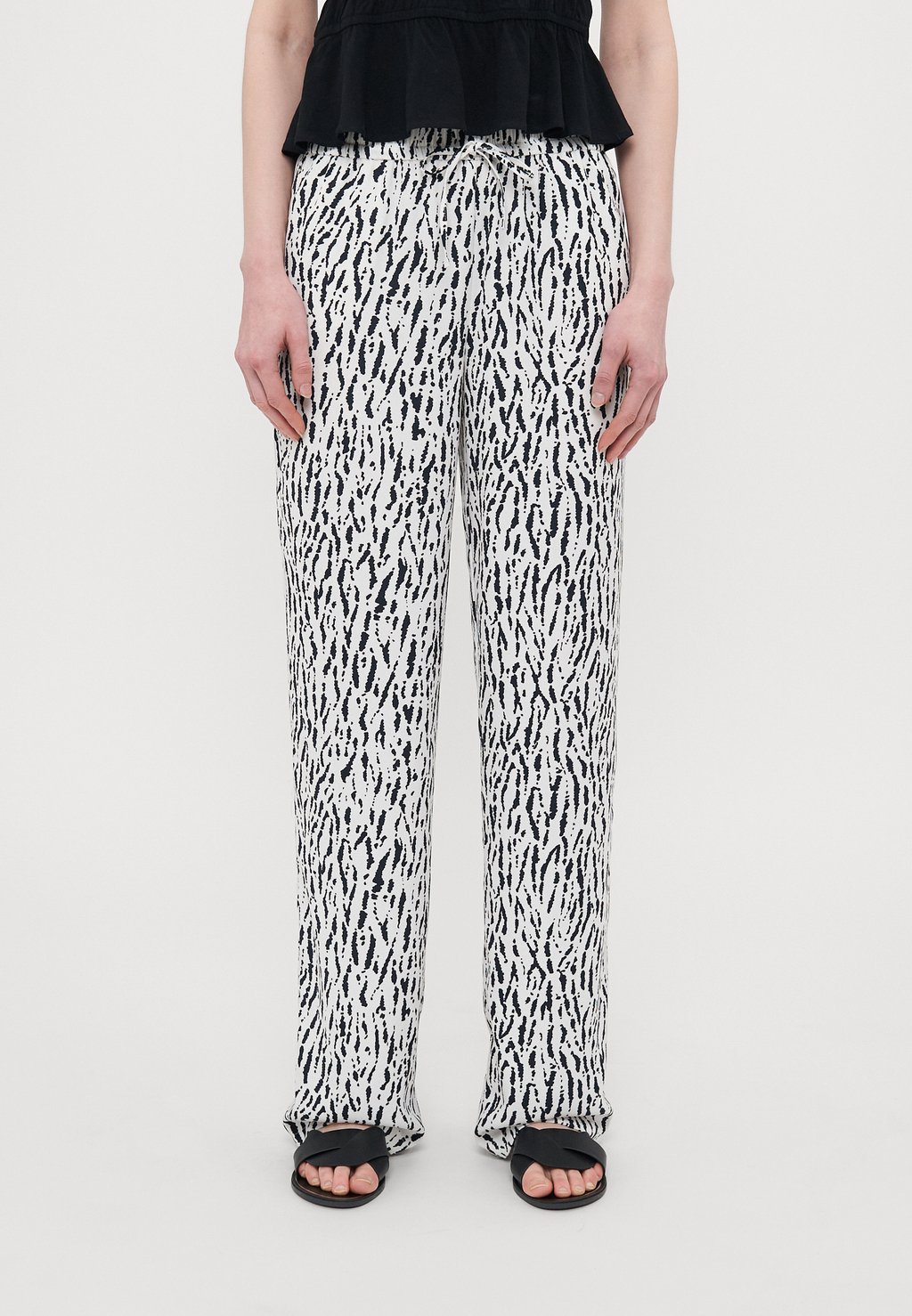 Брюки ONLTHALIA LIFE STRING ONLY Tall, белый
Брюки ONLTHALIA LIFE STRING ONLY Tall, белый