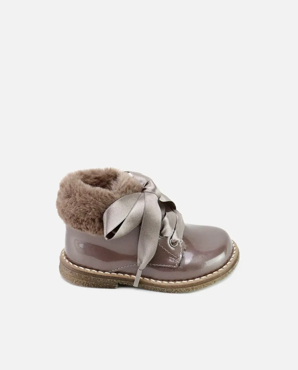 Детские лакированные ботинки с меховой подкладкой Eli 1957, коричневый
Детские лакированные ботинки с меховой подкладкой Eli 1957, коричневый