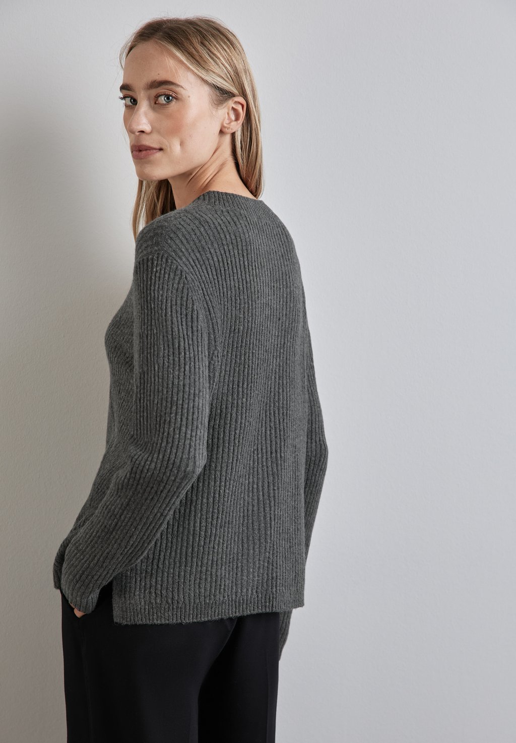 Джемпер STRUKTUR Street One, серый
Джемпер STRUKTUR Street One, серый