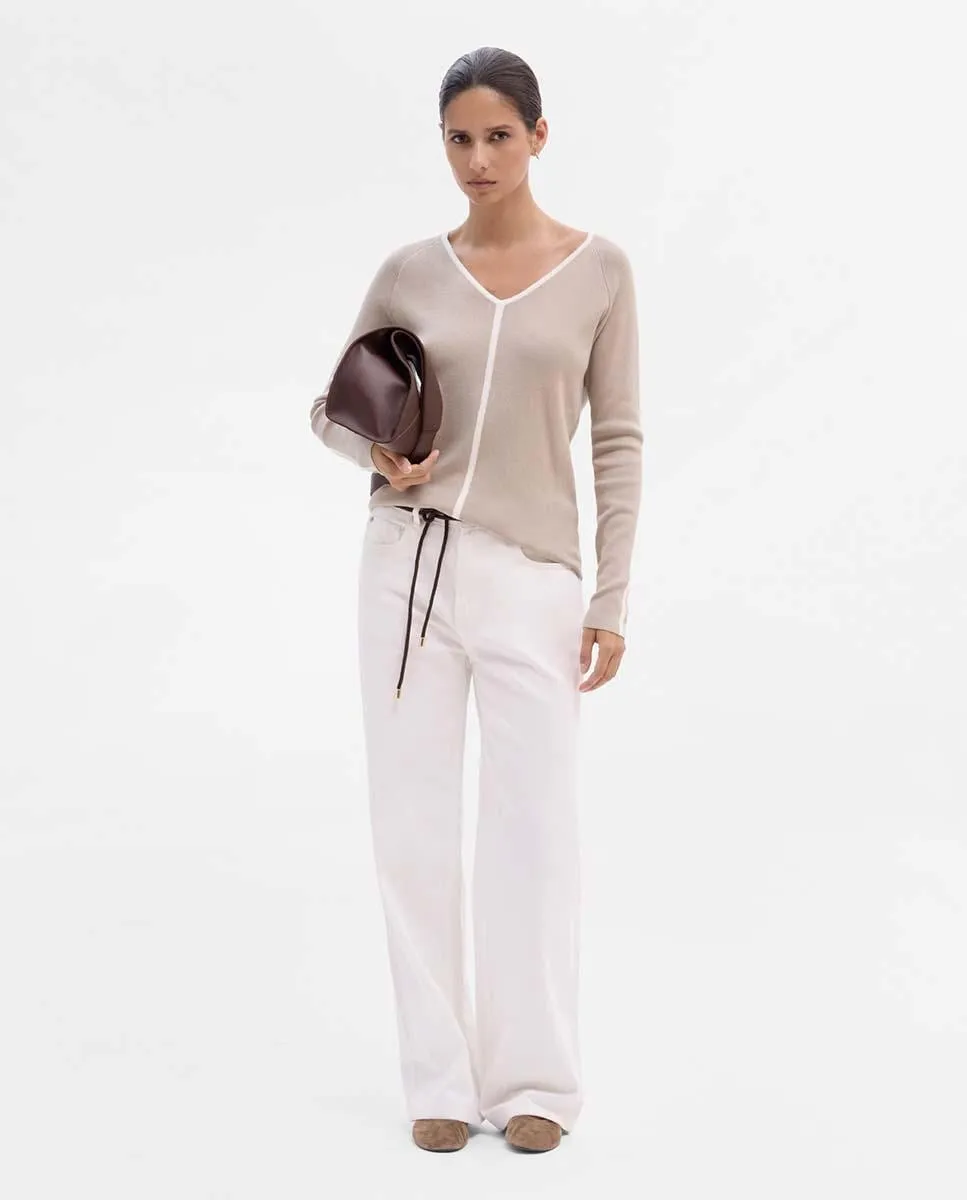 Женский двуцветный джемпер с V-образным вырезом Simorra
Женский двуцветный джемпер с V-образным вырезом Simorra