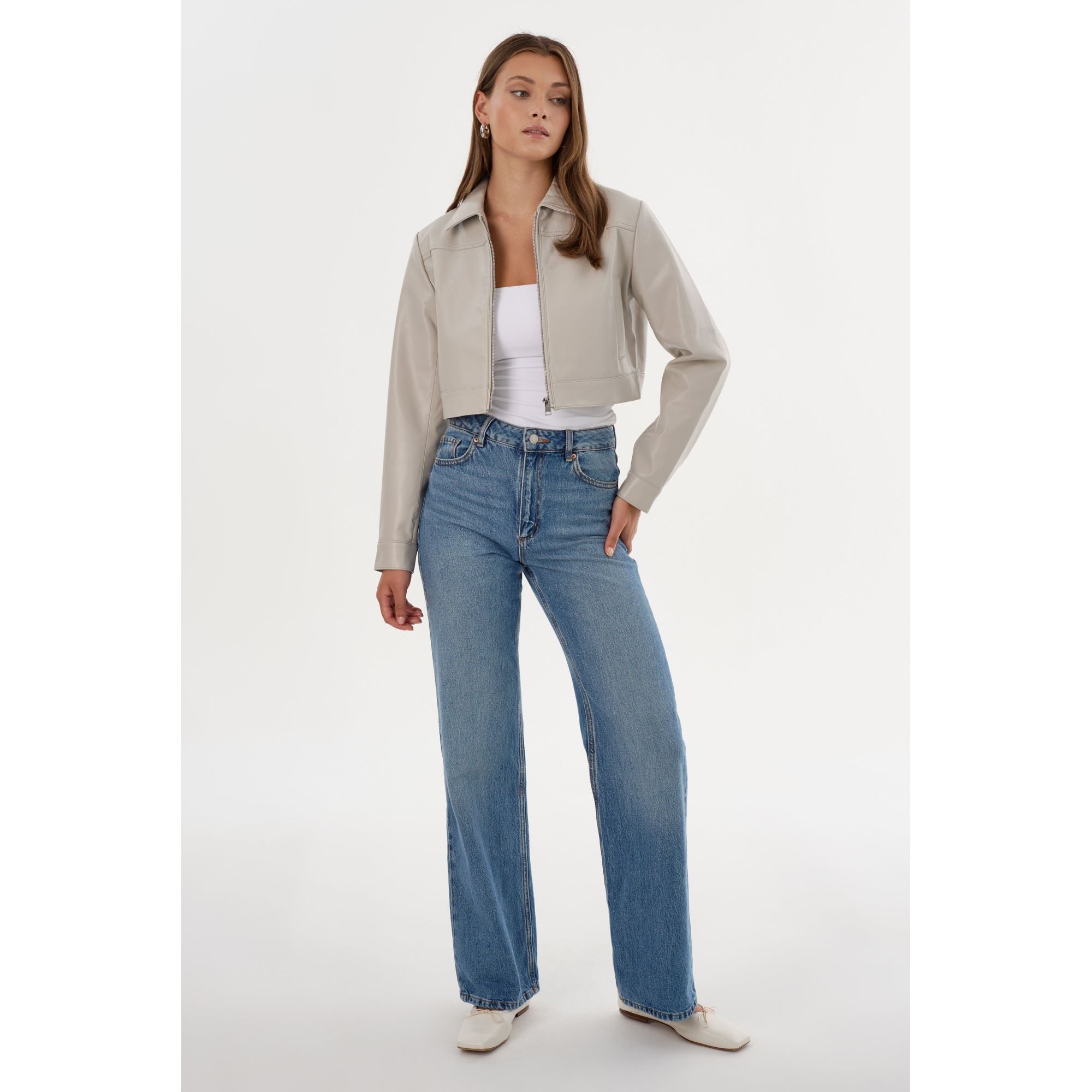 Дамиана | Укороченная куртка из переработанной кожи Lamarque, Dove
Дамиана | Укороченная куртка из переработанной кожи Lamarque, Dove