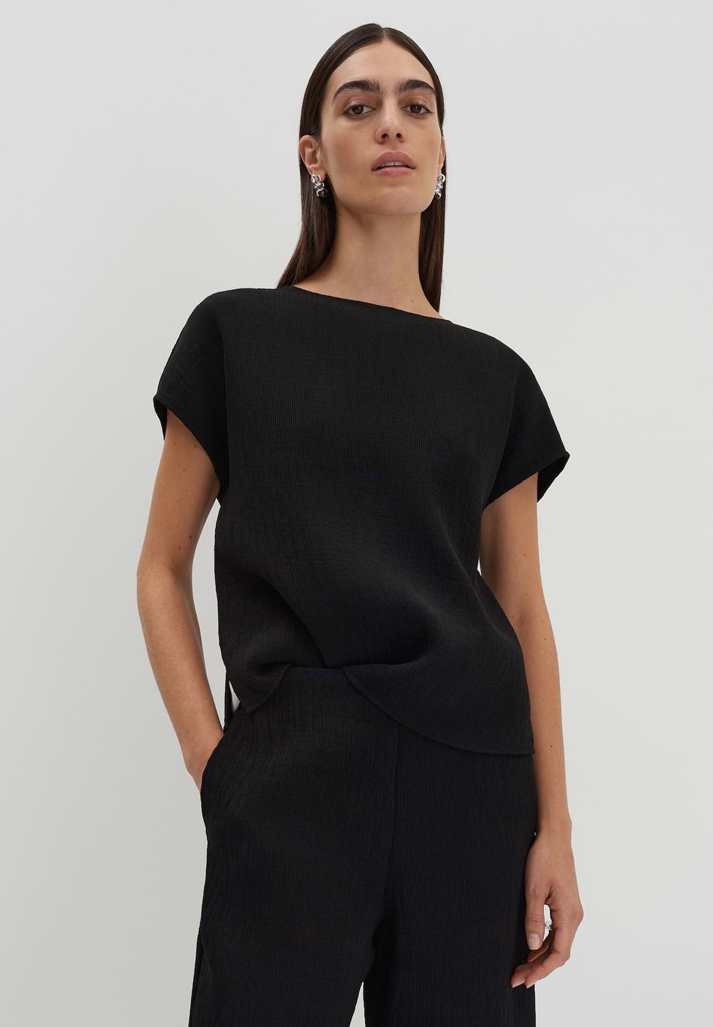 Блуза LOOSE FIT CRINKLED someday., черный
Блуза LOOSE FIT CRINKLED someday., черный