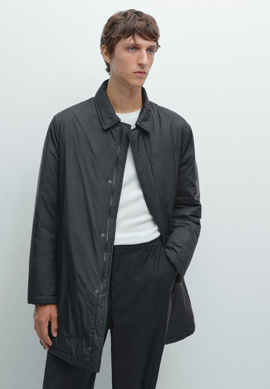 Пальто Massimo Dutti WATER-REPELLENT ULTRA LIGHTWEIGHT DOWN, Dark Blue
Пальто Massimo Dutti WATER-REPELLENT ULTRA LIGHTWEIGHT DOWN, Dark Blue