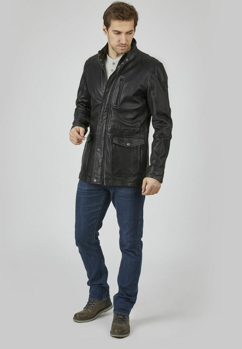 Кожаная куртка BUANDIAMO bugatti, черный
Кожаная куртка BUANDIAMO bugatti, черный