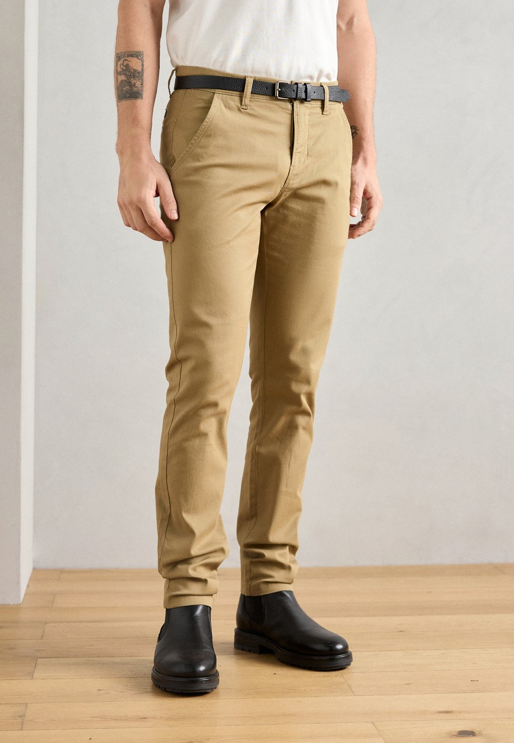 Чиносы CLASSIC BELT Lindbergh, бежевый
Чиносы CLASSIC BELT Lindbergh, бежевый