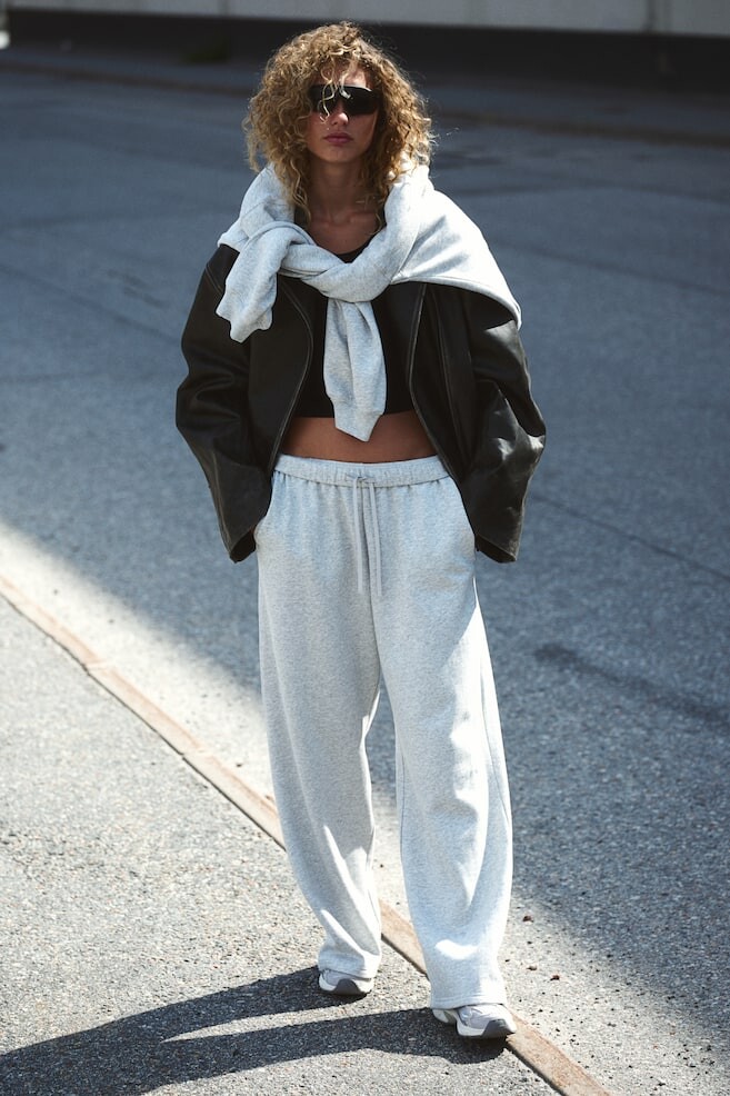 Спортивные спортивные штаны из материала Drymove H&M, серый
Спортивные спортивные штаны из материала Drymove H&M, серый