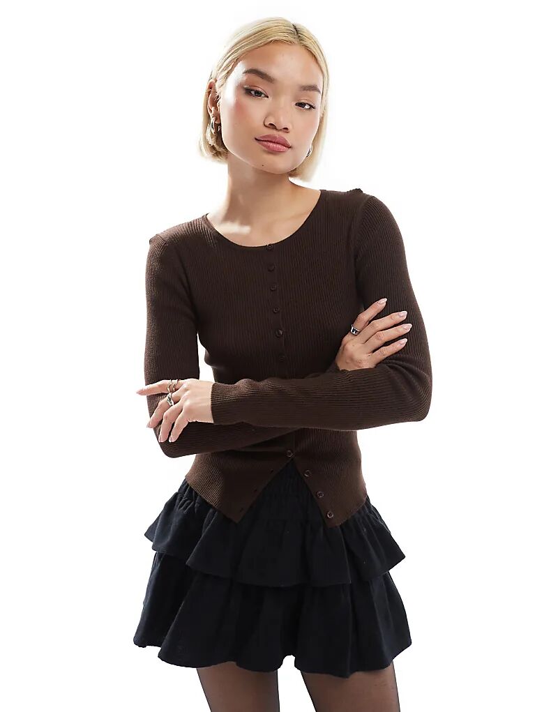 Кардиган Stradivarius в рубчик с пуговицами коричневого цвета
Кардиган Stradivarius в рубчик с пуговицами коричневого цвета