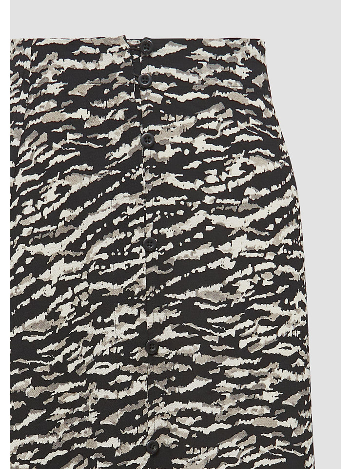 Длинная юбка QS, цвет mehrfarbig-schwarz
Длинная юбка QS, цвет mehrfarbig-schwarz