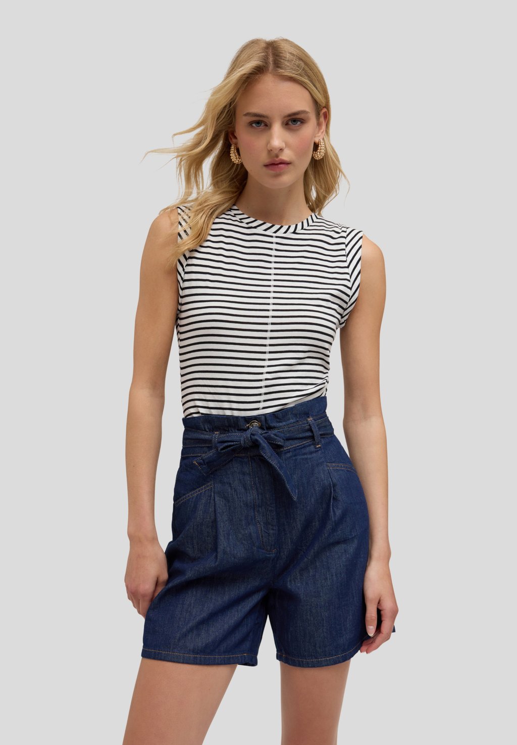 Топ SMANICATO A RIGHE CON PIEGHE Motivi, черный 
Топ SMANICATO A RIGHE CON PIEGHE Motivi, черный