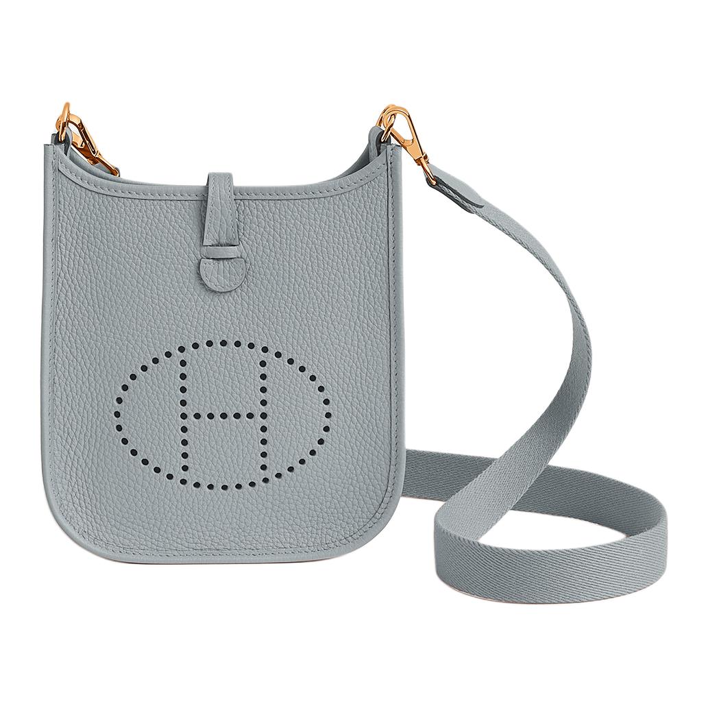 Сумка плечевая Evelyne Clemence из кожи теленка мини женская ледниково-голубая HERMES
Сумка плечевая Evelyne Clemence из кожи теленка мини женская ледниково-голубая HERMES