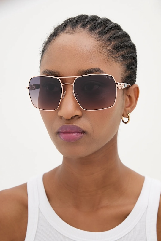 Солнцезащитные очки Guess, золотой 
Солнцезащитные очки Guess, золотой