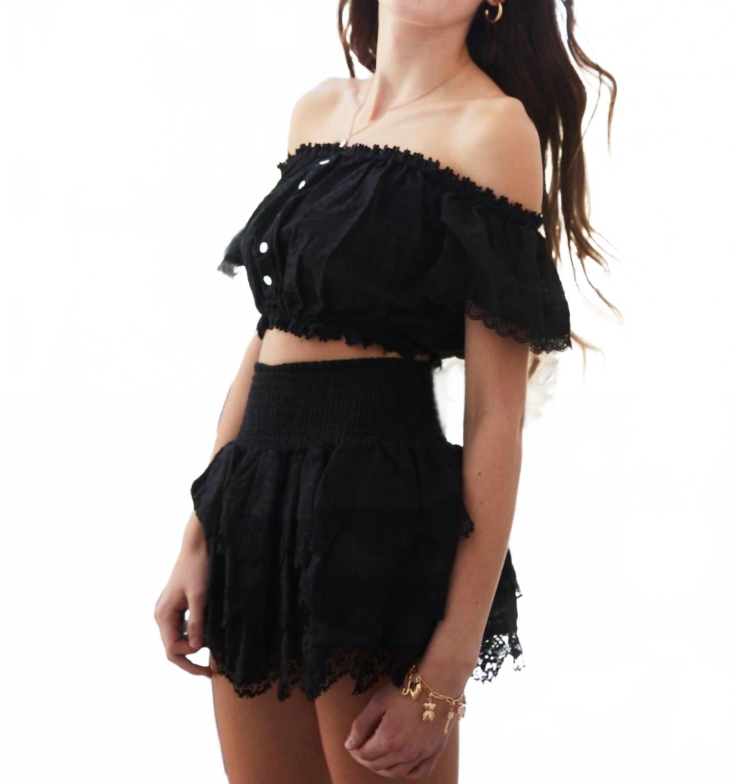 Топ с сердечками для подростков в черном цвете THEME 
Топ с сердечками для подростков в черном цвете THEME