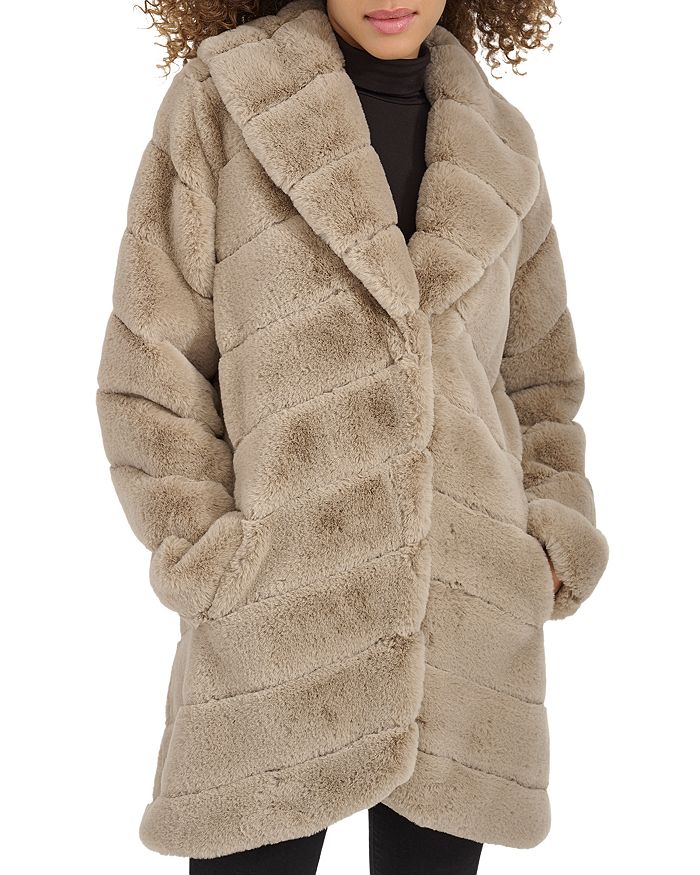 Капюшон с меховой отделкой Grooved Kenneth Cole, коричневый/бежевый
Капюшон с меховой отделкой Grooved Kenneth Cole, коричневый/бежевый