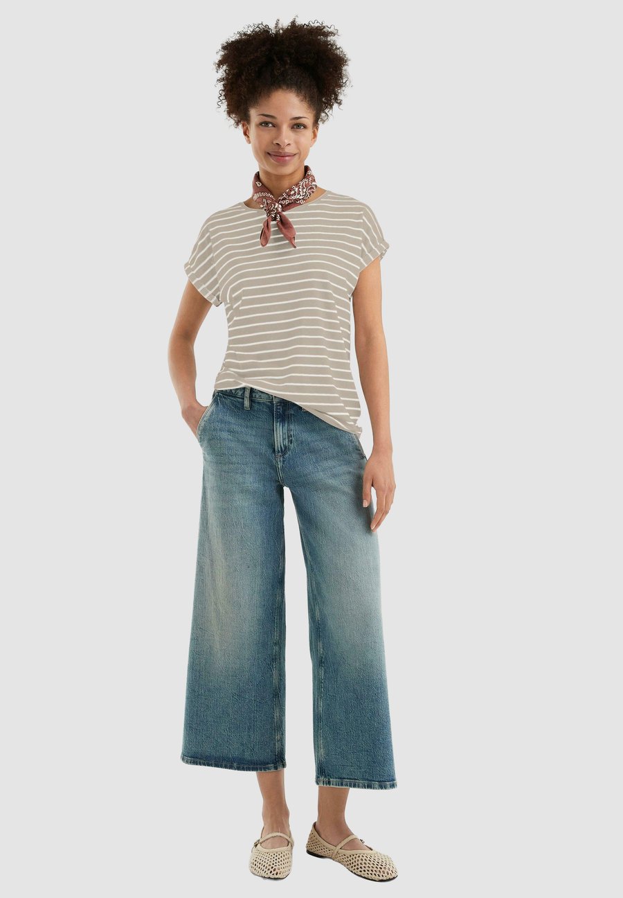 Футболка QS Print T-shirt, Beige/Sand, Бежевый, Футболка QS Print T-shirt, Beige/Sand
Футболка QS Print T-shirt, Beige/Sand, Бежевый, Футболка QS Print T-shirt, Beige/Sand