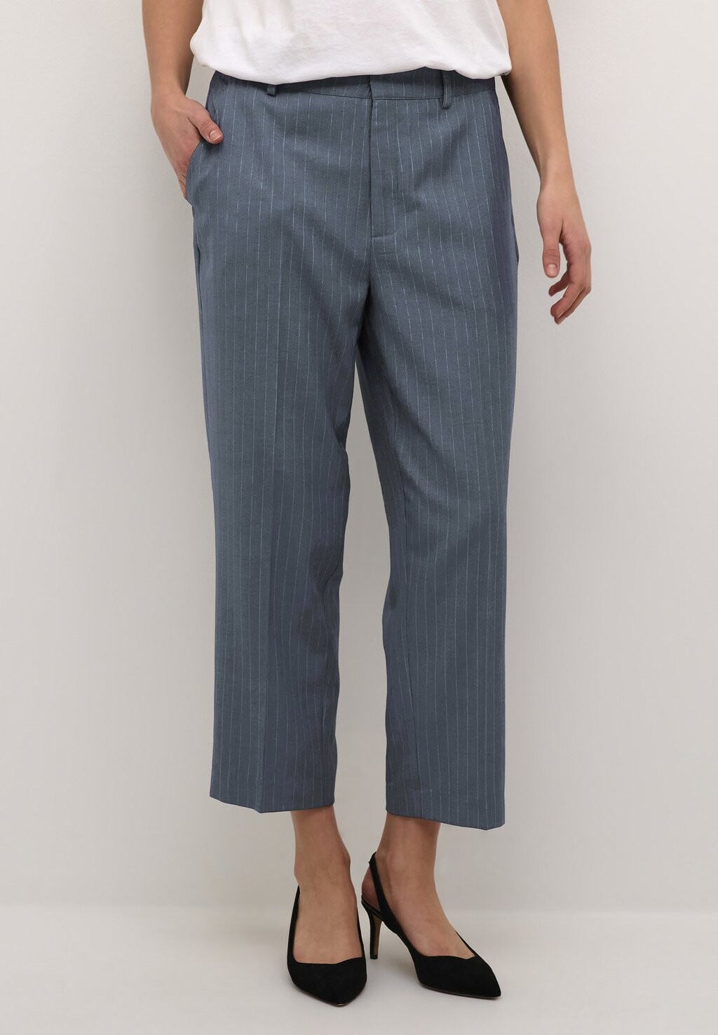 Чино ULRIKKE Kaffe, цвет indigo pinstripe
Чино ULRIKKE Kaffe, цвет indigo pinstripe