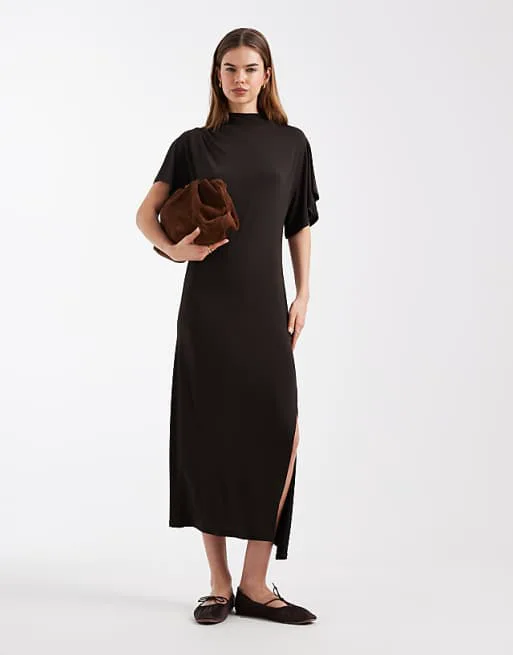 Коричневое платье макси с короткими рукавами ASOS DESIGN
Коричневое платье макси с короткими рукавами ASOS DESIGN