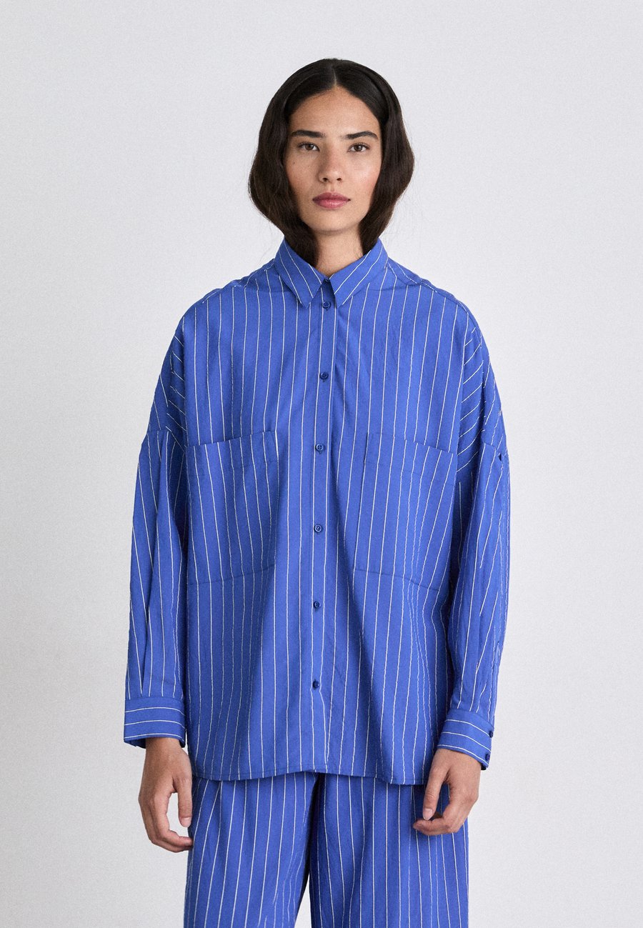 Блуза sessùn FONTANIA, Office Blue/Royal Blue
Блуза sessùn FONTANIA, Office Blue/Royal Blue