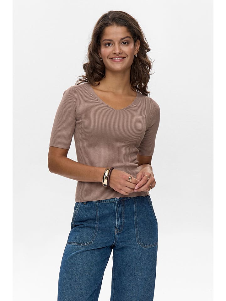 NÜMPH Свитер "Айелет" коричневого цвета
NÜMPH Свитер "Айелет" коричневого цвета