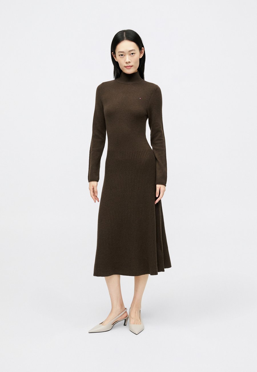 Платье Tommy Hilfiger SOFT MOCK DRESS, Dark Coffee/Brown
Платье Tommy Hilfiger SOFT MOCK DRESS, Dark Coffee/Brown