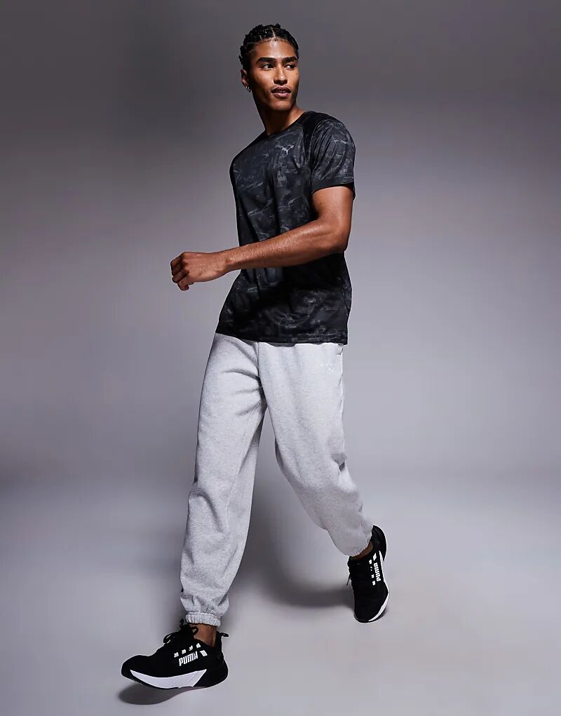 Флисовые спортивные штаны Puma x Hyrox светло-серого цвета
Флисовые спортивные штаны Puma x Hyrox светло-серого цвета