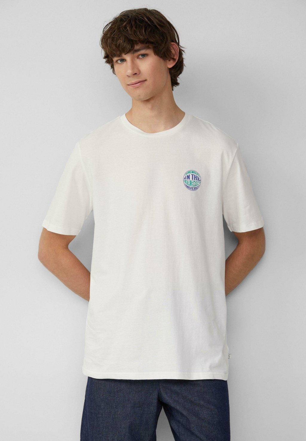 Футболка с принтом QS, кремовый
Футболка с принтом QS, кремовый