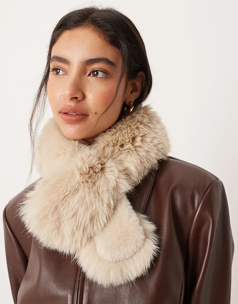 Шарф-воротник из искусственного меха Mango бежевого цвета
Шарф-воротник из искусственного меха Mango бежевого цвета