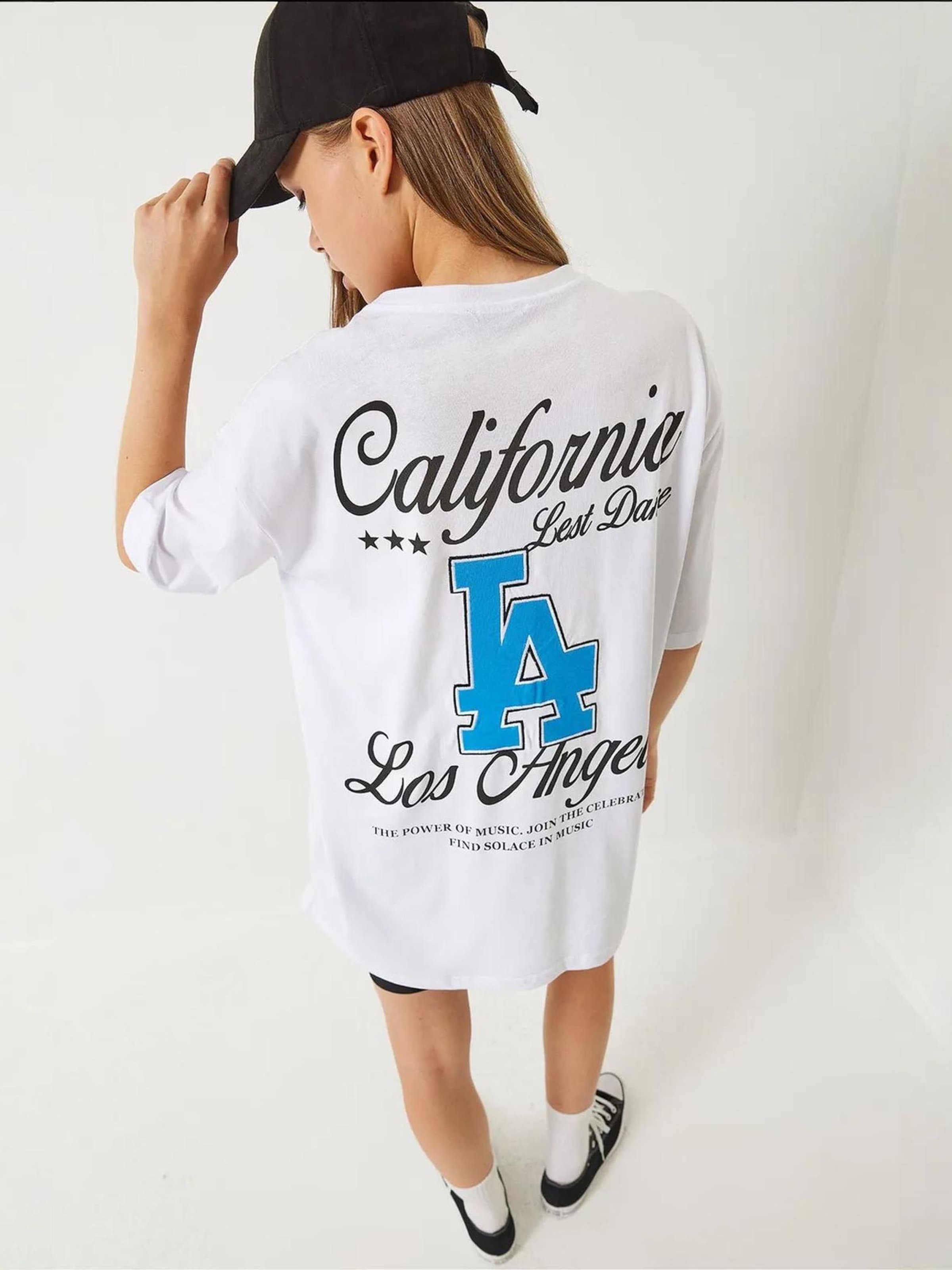 Bianco Lucci Футболка в белом цвете
Bianco Lucci Футболка в белом цвете