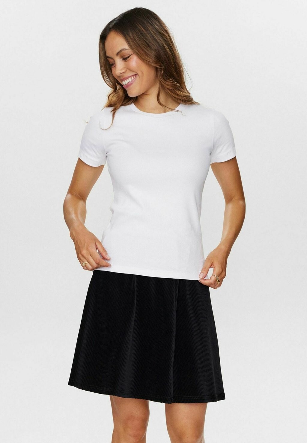 Базовая футболка RILEY Nümph, белый
Базовая футболка RILEY Nümph, белый