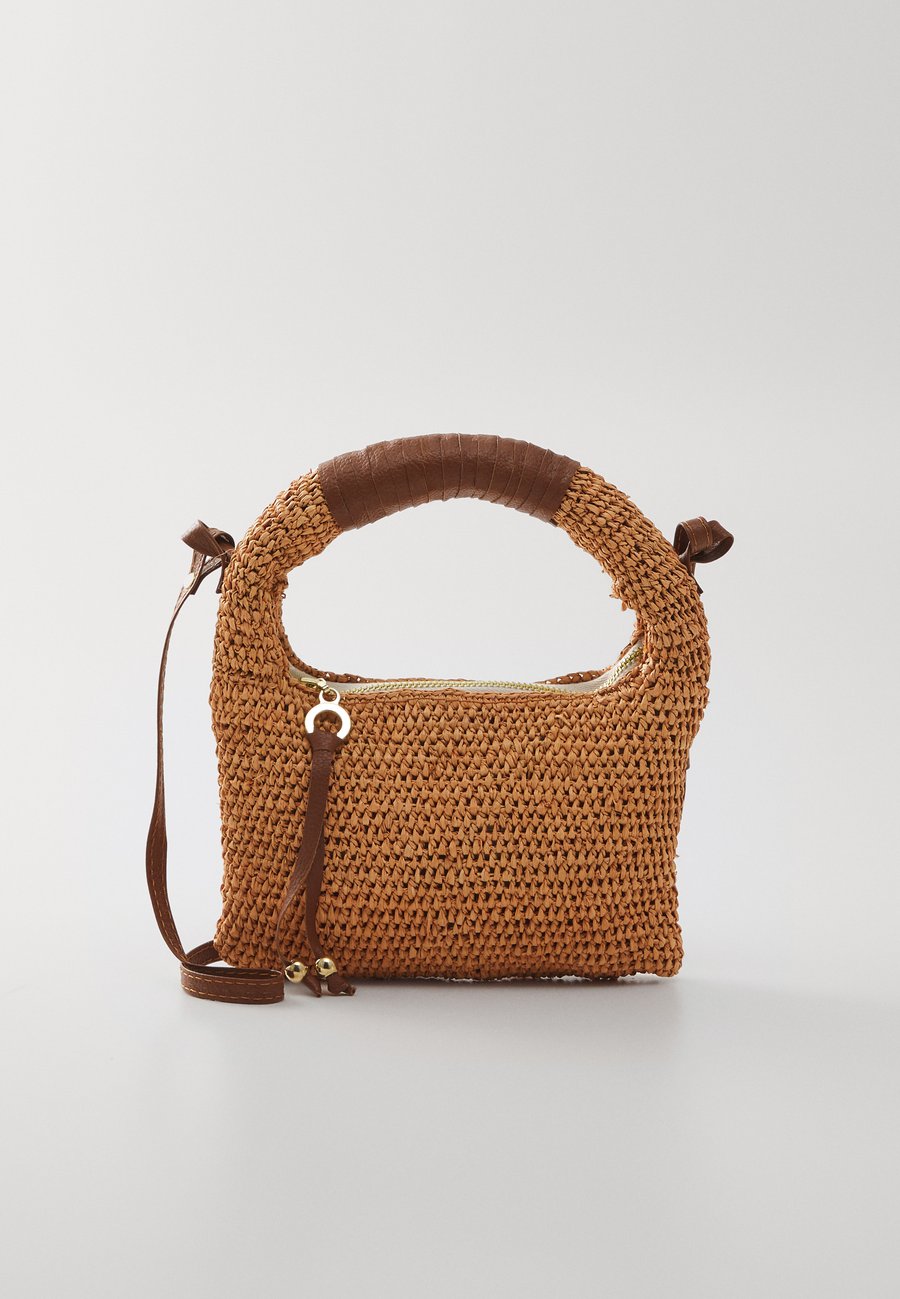 Сумка Sensi Studio CROSS BODY MINI HANDBAG, Beige Solid/ Camel/Beige
Сумка Sensi Studio CROSS BODY MINI HANDBAG, Beige Solid/ Camel/Beige