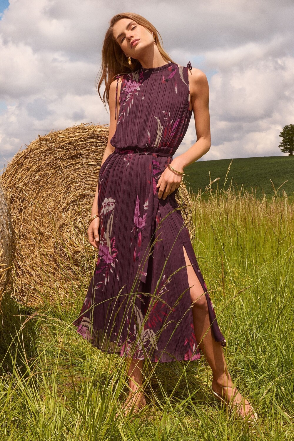 Платье мидакси без рукавов с плиссировкой и поясом Love & Roses, красный
Платье мидакси без рукавов с плиссировкой и поясом Love & Roses, красный