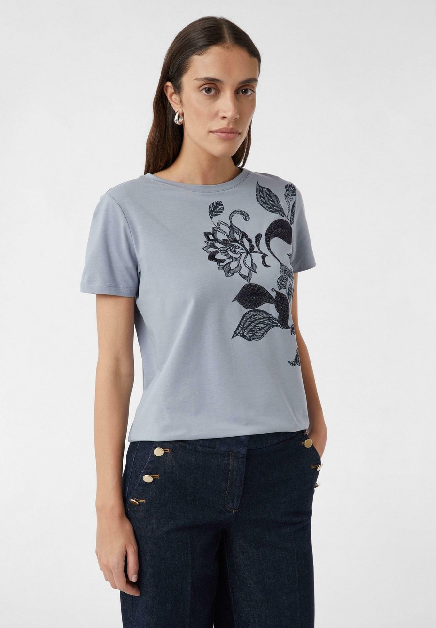 Футболка comma MIT FRONT, Blau/Grey, Серый, Футболка comma MIT FRONT, Blau/Grey
Футболка comma MIT FRONT, Blau/Grey, Серый, Футболка comma MIT FRONT, Blau/Grey