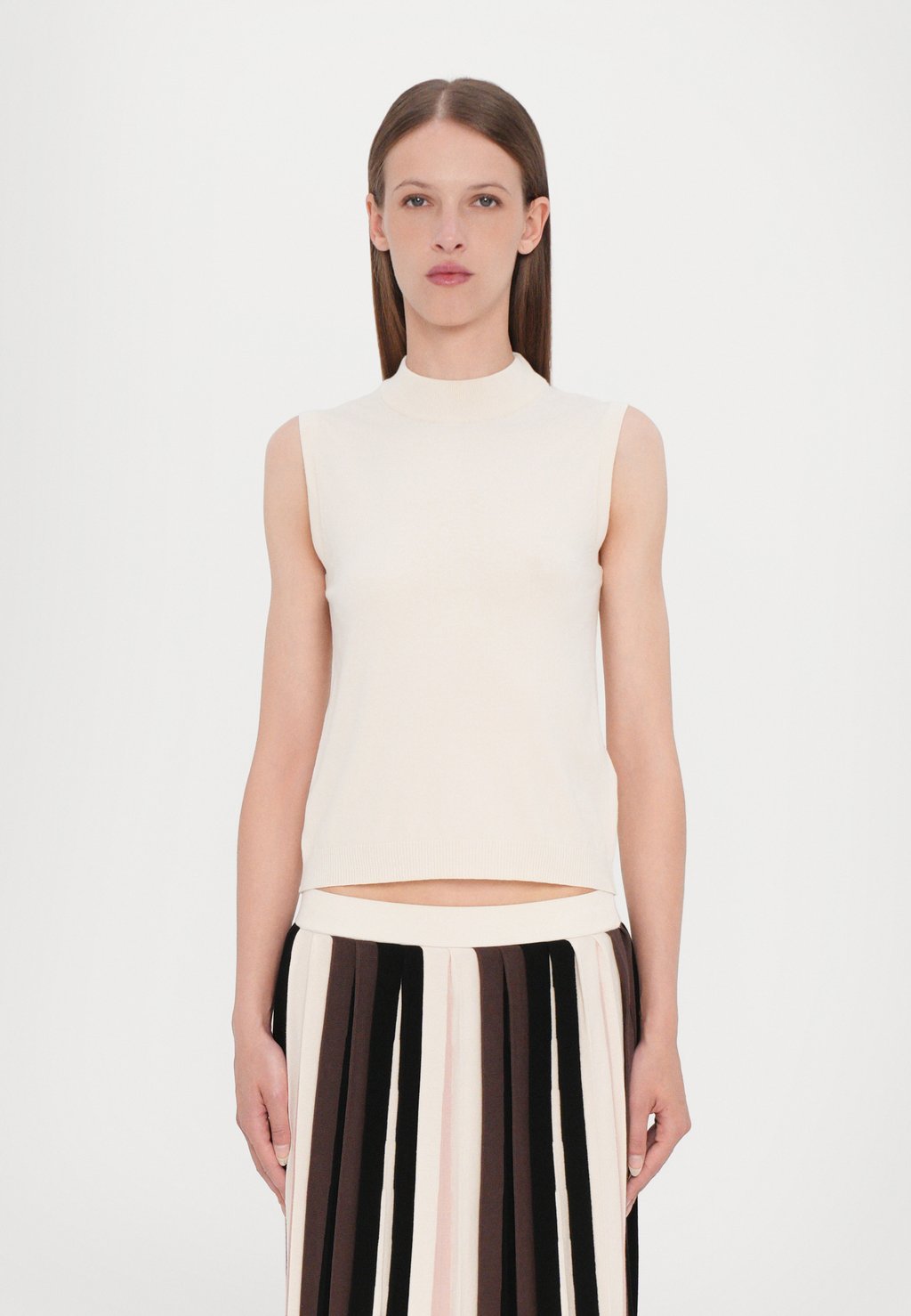 Джемпер NAZIONE WEEKEND MaxMara, кремовый
Джемпер NAZIONE WEEKEND MaxMara, кремовый