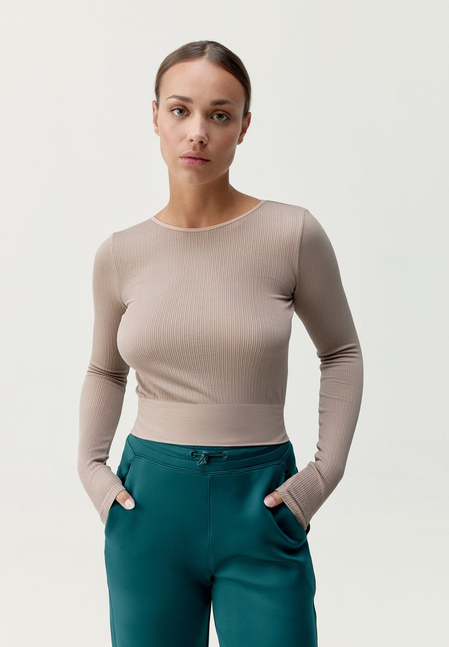 Топ Born Living Yoga Long sleeved top, Beige
Топ Born Living Yoga Long sleeved top, Beige