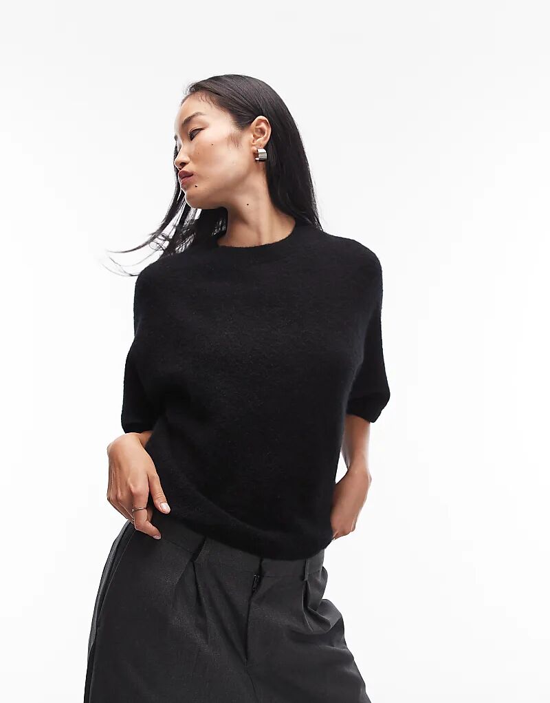 & Other Stories джемпер из альпаки с короткими рукавами черного цвета эксклюзивно для ASOS
& Other Stories джемпер из альпаки с короткими рукавами черного цвета эксклюзивно для ASOS