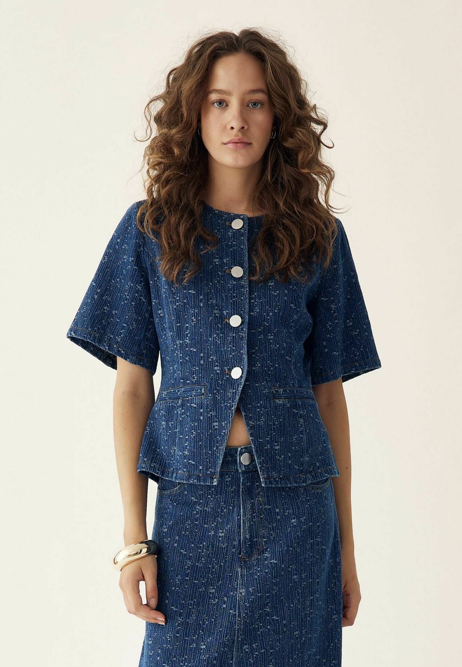 Блуза Noella KASAUNDRA , Blue Wash/Blue
Блуза Noella KASAUNDRA , Blue Wash/Blue
